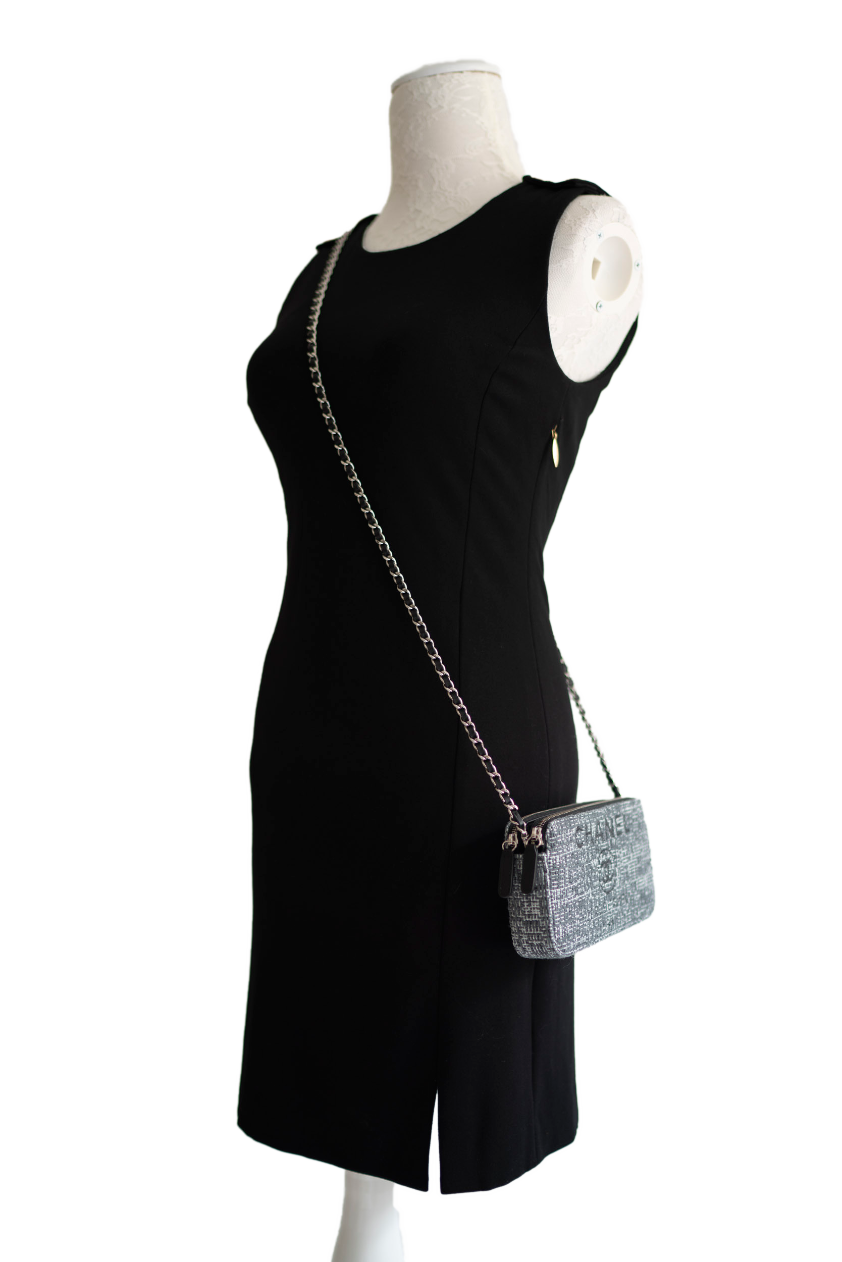 chanel-black-canvas-deauville-clutch-with-chain-6