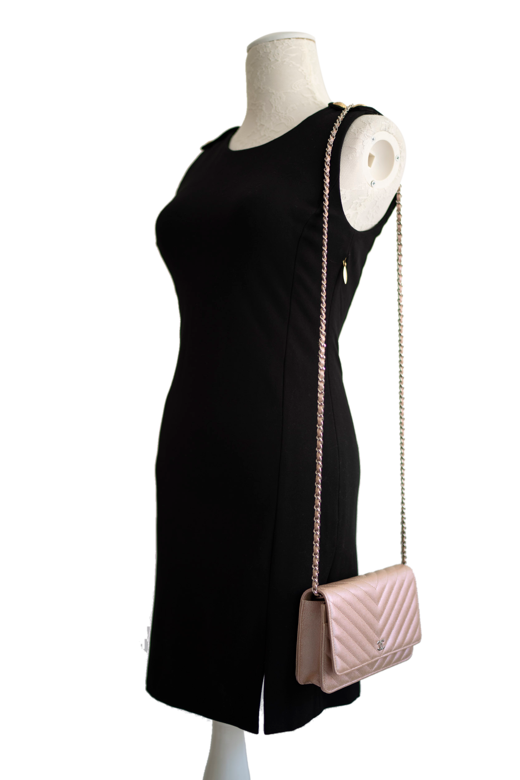 Classic Chevron Wallet On Chain - Image 4