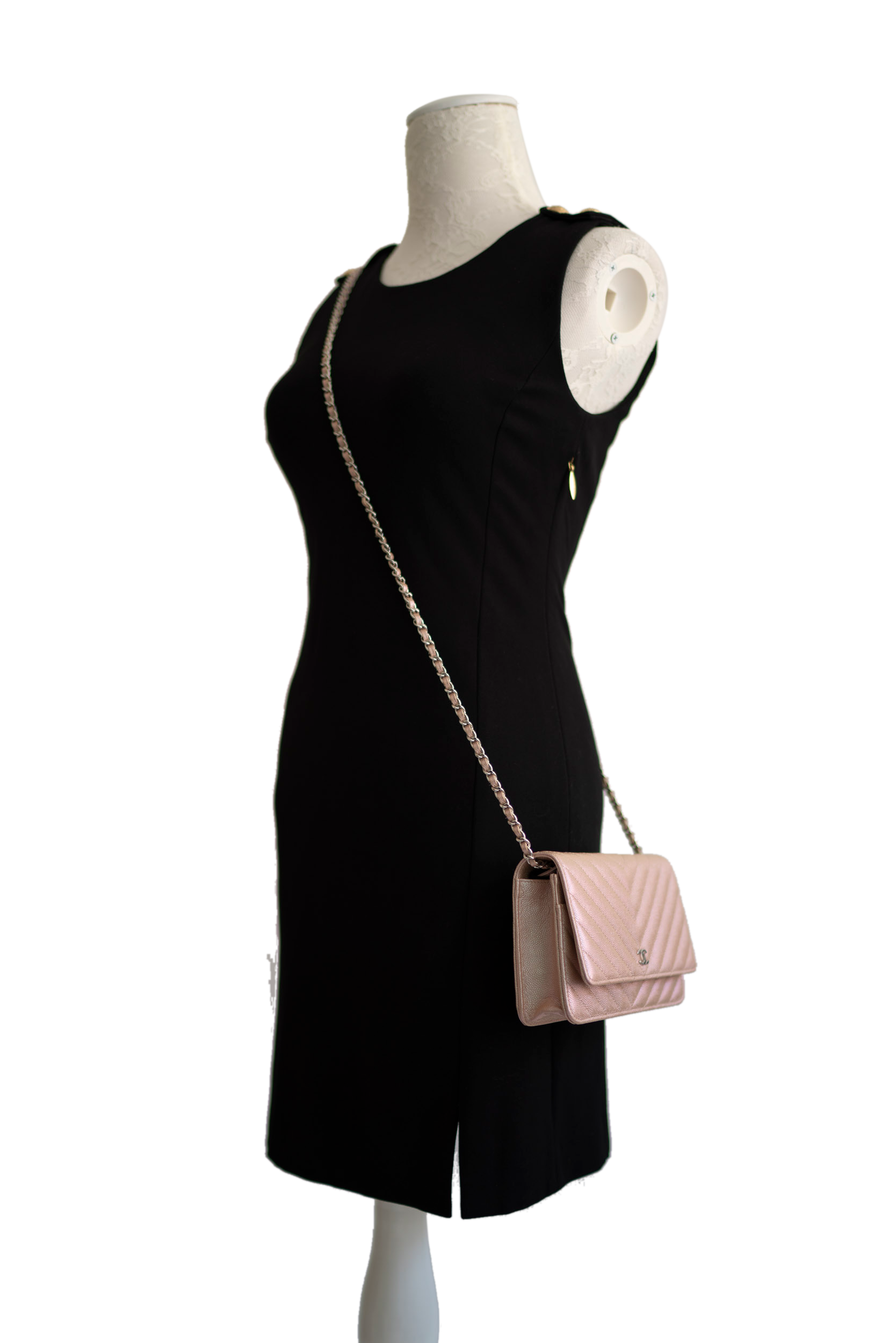 Classic Chevron Wallet On Chain - Image 5