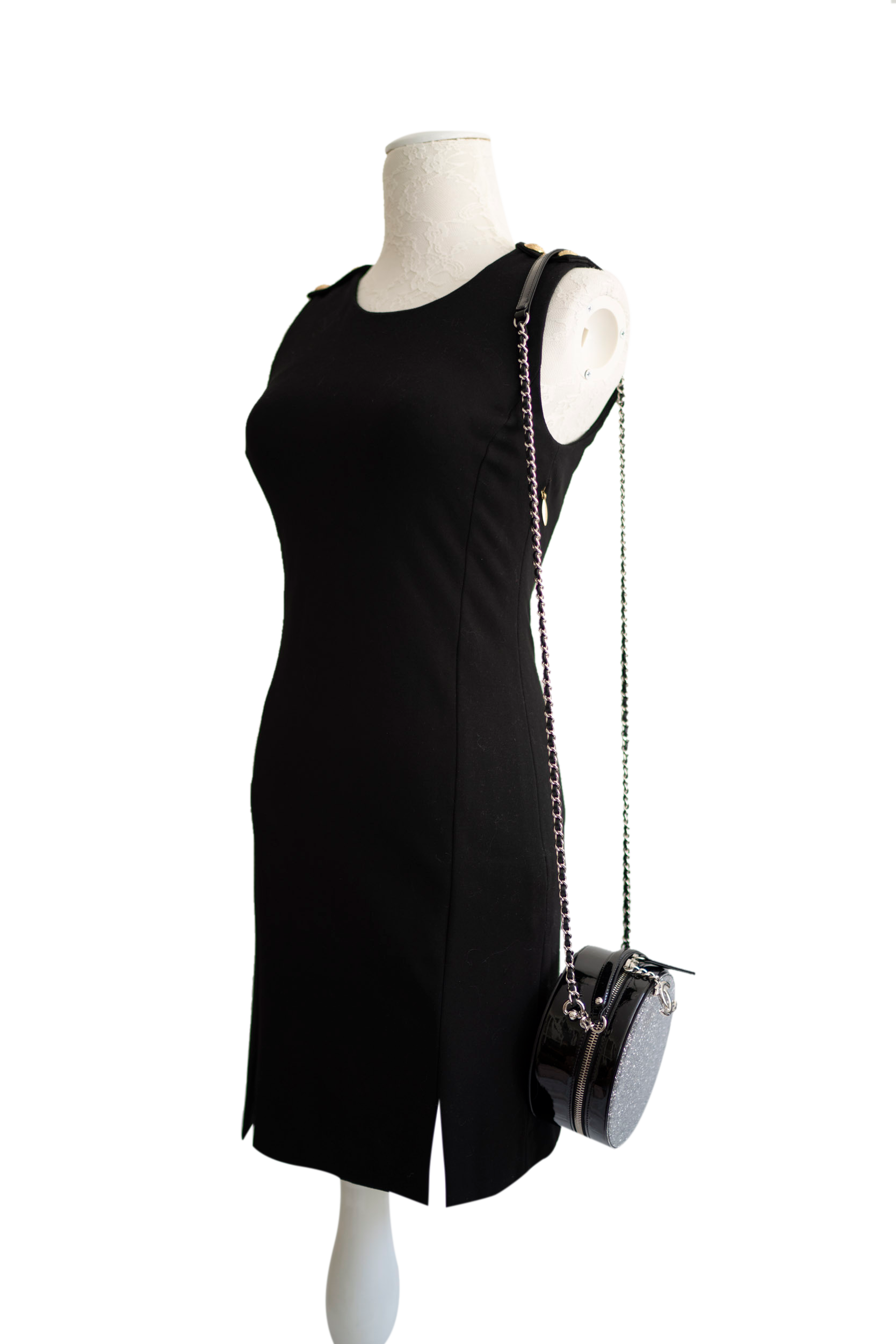 chanel-silver-and-black-patent-round-glitter-bag-4