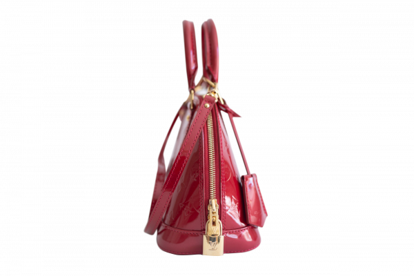 Louis Vuitton Alma BB - VieTrendy - Rent Fashion Handbags