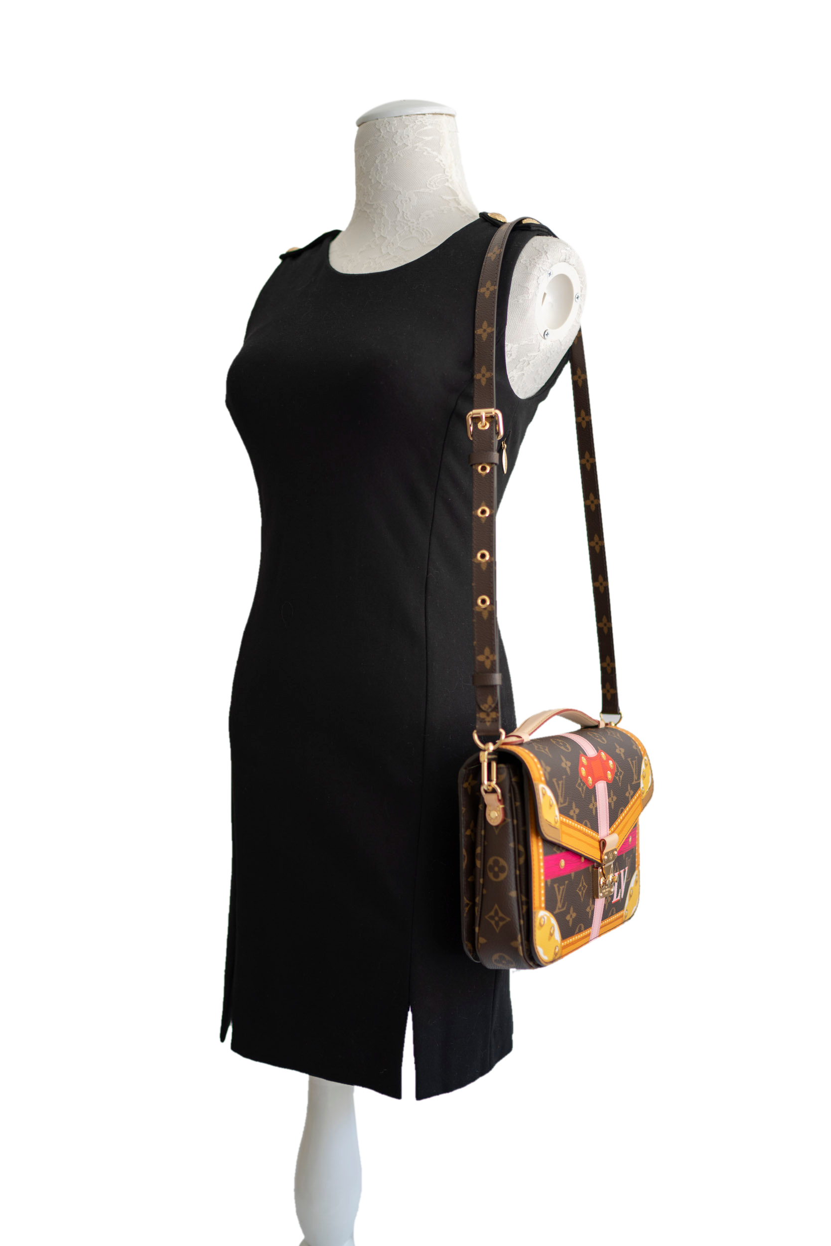 louis-vuitton-monogram-summer-trunks-canvas-pochette-metis-4