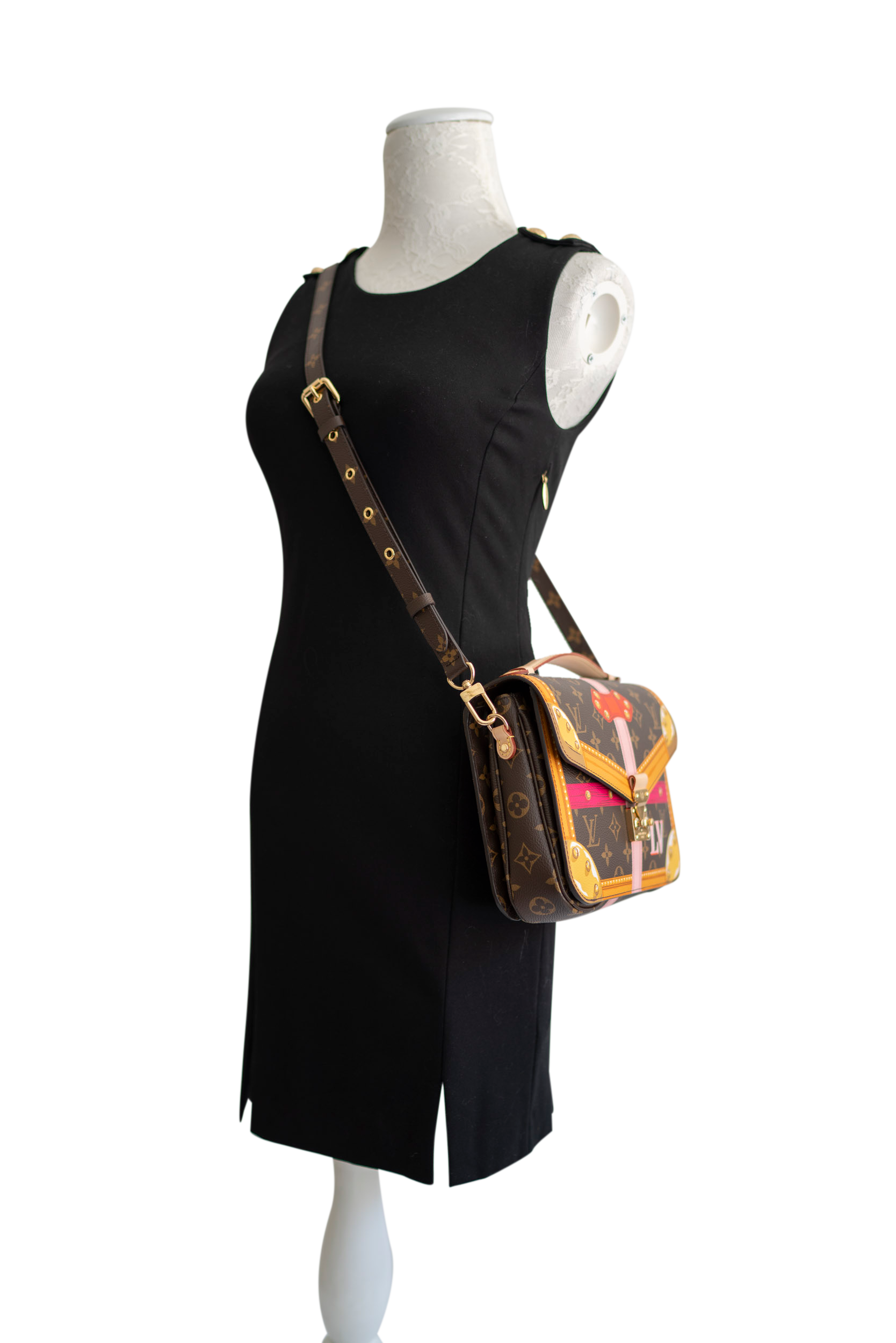 louis-vuitton-monogram-summer-trunks-canvas-pochette-metis-5